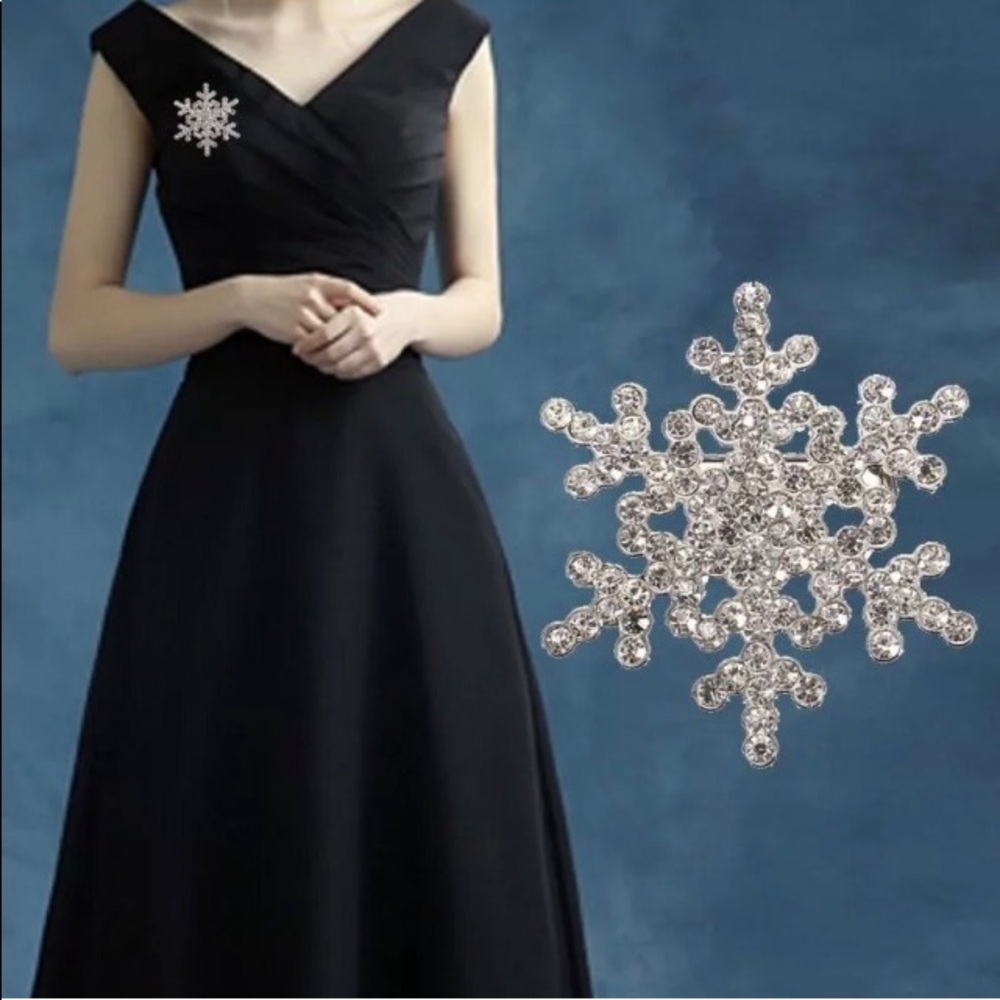 ❄️ Crystal Snow Flake Pin Gorgeous - Picture 2 of 6